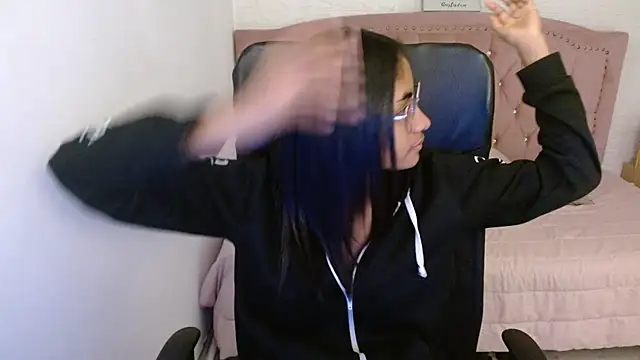 Snapshot of shaneelle chatting on 14, 3, 2025 shaneelle online show from 14, 3, 2025