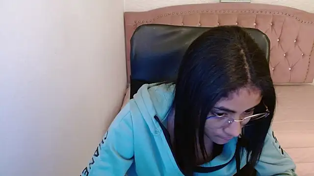 Snapshot of shaneelle chatting on 15, 3, 2025 shaneelle online show from 15, 3, 2025