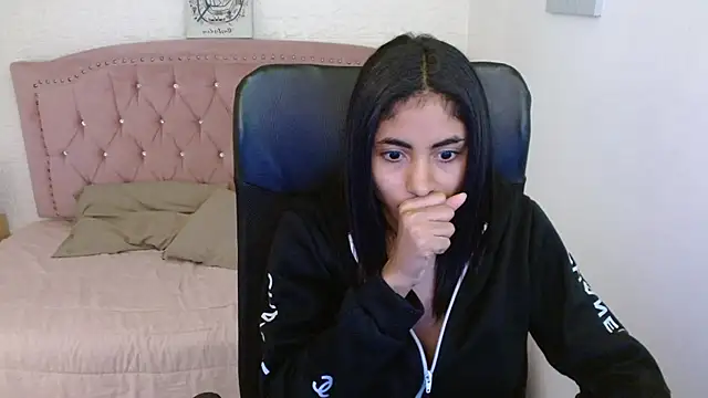 Snapshot of shaneelle chatting on 17, 3, 2025 shaneelle online show from 17, 3, 2025