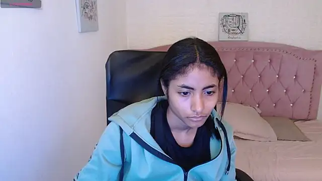 Snapshot of shaneelle chatting on 18, 3, 2025 shaneelle online show from 18, 3, 2025