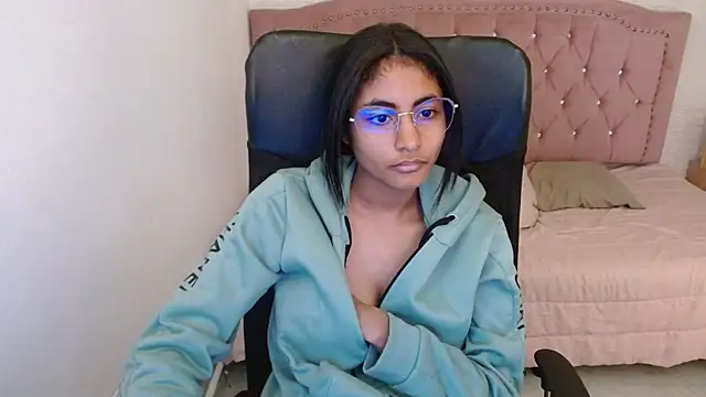 Snapshot of shaneelle chatting on 18, 3, 2025 shaneelle online show from 18, 3, 2025