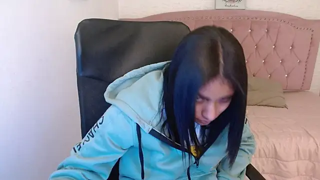 Snapshot of shaneelle chatting on 21, 3, 2025 shaneelle online show from 21, 3, 2025