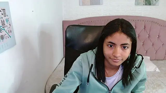 Snapshot of shaneelle chatting on 2, 10, 2025 shaneelle online show from 2, 10, 2025