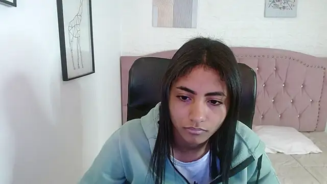 Snapshot of shaneelle chatting on 20, 10, 2025 shaneelle online show from 20, 10, 2025