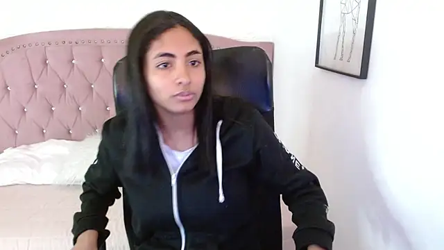 Snapshot of shaneelle chatting on 11, 11, 2025 shaneelle online show from 11, 11, 2025