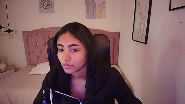 Snapshot of shaneelle chatting on 15, 11, 2025 shaneelle online show from 15, 11, 2025