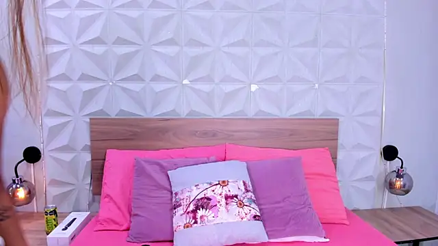 Stacey white  online show from 22, 4, 2026