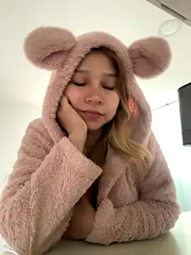 Snapshot of -SofiaCastillo- chatting on 28, 11, 2025 -SofiaCastillo- online show from 28, 11, 2025