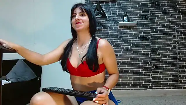 Snapshot of PaulinaRubio_ chatting on 27, 12, 2024 PaulinaRubio online show from 27, 12, 2024