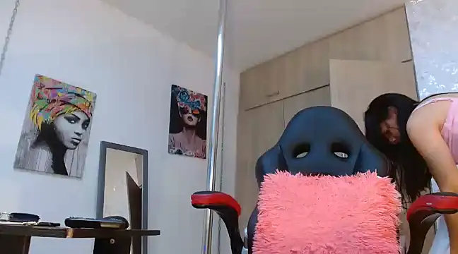 Snapshot of PaulinaRubio_ chatting on 28, 12, 2024 PaulinaRubio online show from 28, 12, 2024