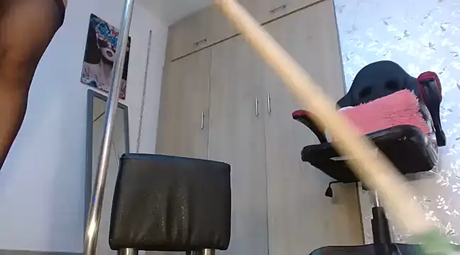 Snapshot of PaulinaRubio_ chatting on 6, 1, 2025 PaulinaRubio online show from 6, 1, 2025