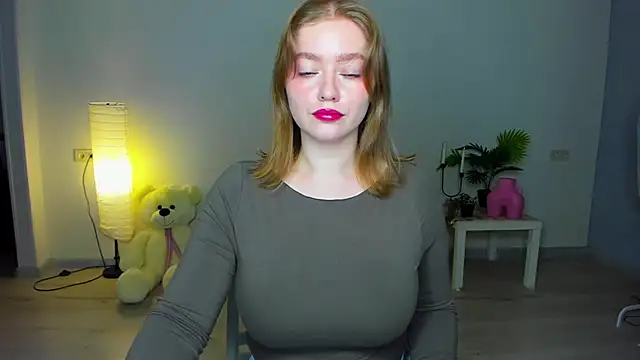 Snapshot of AidaPerry chatting on 4, 10, 2025 AidaPerry online show from 4, 10, 2025