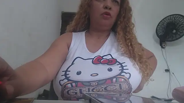 Snapshot of BustyAmanda chatting on 21, 5, 2026 BustyAmanda online show from 21, 5, 2026