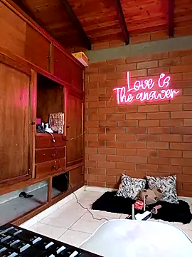 SamaraJay1 online show from 18, 3, 2025