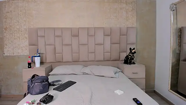 EmmaTorres  online show from 31, 1, 2025