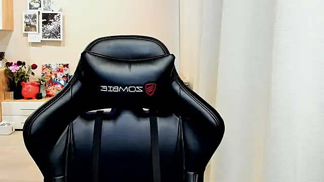 Snapshot of Sm0ly chatting on 17, 10, 2025 Sm0ly online show from 17, 10, 2025