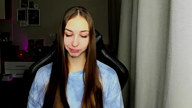 Snapshot of Sm0ly chatting on 4, 12, 2025 Sm0ly online show from 4, 12, 2025