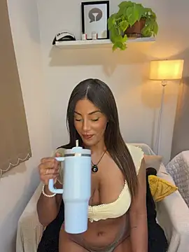Snapshot of Brownfitbabyy chatting on 27, 5, 2026 Brownfitbabyy online show from 27, 5, 2026