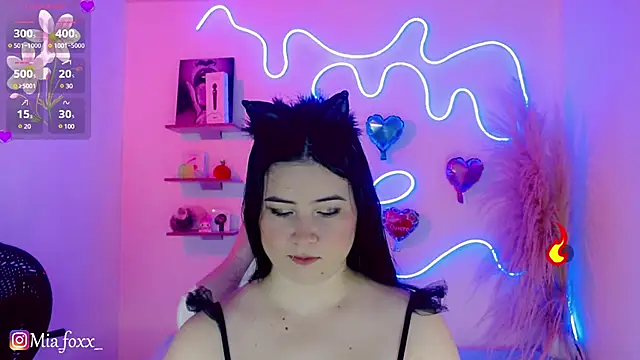 Mia foxx  online show from 30, 1, 2025