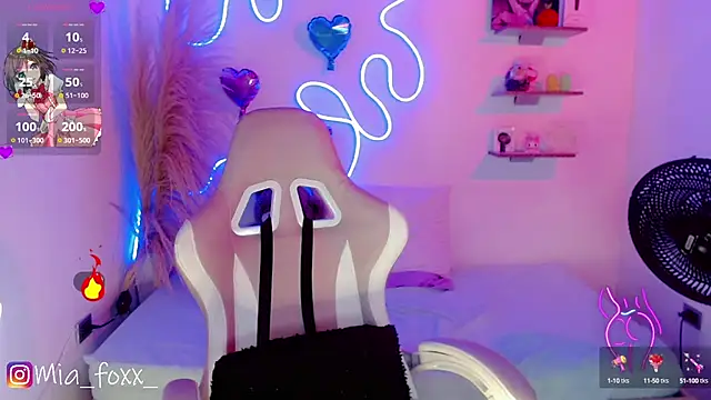Mia foxx  online show from 5, 2, 2025