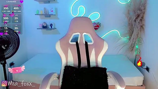 Mia foxx  online show from 26, 2, 2025