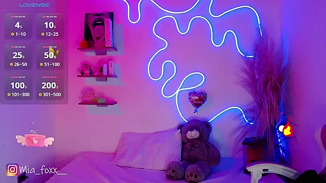 Mia foxx  online show from 20, 3, 2025