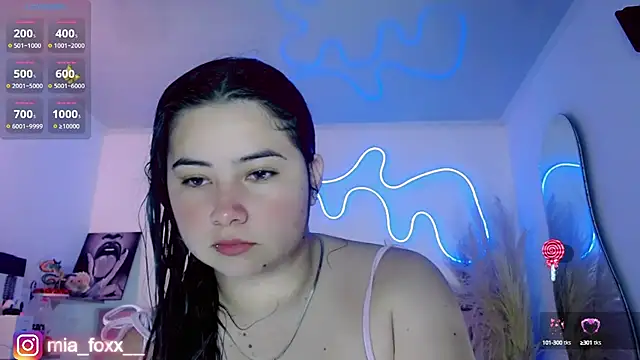 Mia foxx  online show from 10, 9, 2025