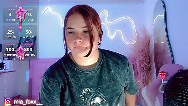 Mia foxx  online show from 12, 10, 2025