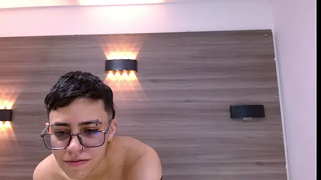 Cutie Shy  online show from 5, 3, 2025