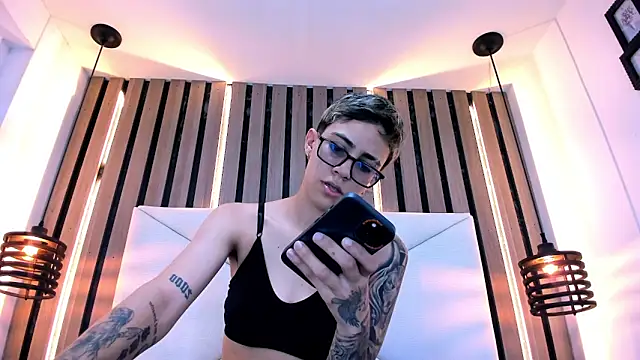 Snapshot of Cutie_Shy_ chatting on 4, 2, 2026 Cutie Shy online show from 4, 2, 2026