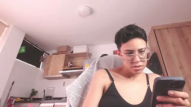 Cutie Shy  online show from 29, 4, 2026
