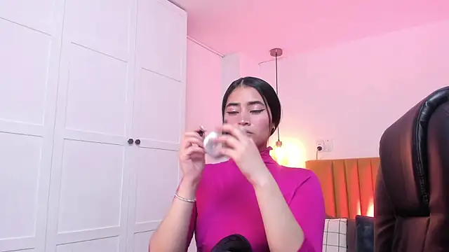 lara madisson online show from 5, 12, 2024