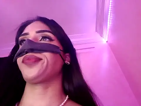 Snapshot of ---sophia--- chatting on 4, 10, 2025 ---sophia--- online show from 4, 10, 2025