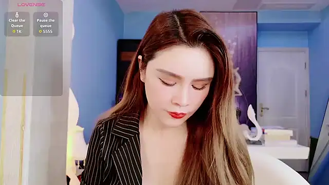 HU131452 online show from 19, 9, 2025