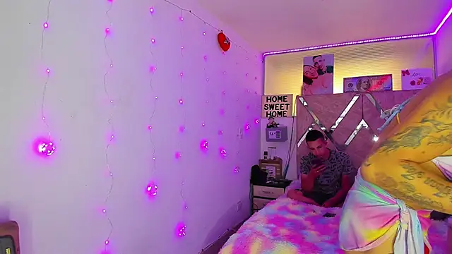 parejacaliente20154 online show from 6, 3, 2026