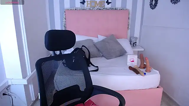 Lunna boobs online show from 14, 1, 2026