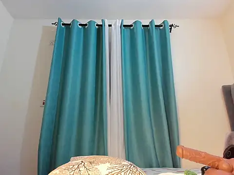 Snapshot of dolly_booty chatting on 22, 10, 2025 dolly booty online show from 22, 10, 2025