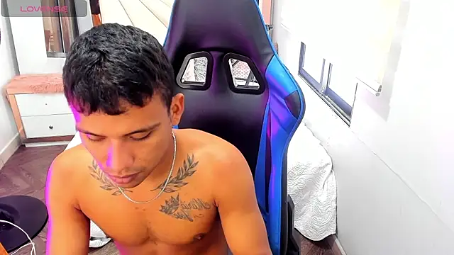 Snapshot of Backsex_boy chatting on 11, 9, 2025 Backsex boy online show from 11, 9, 2025