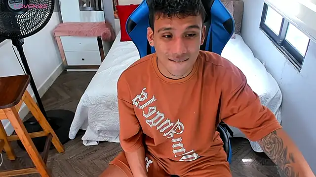 Snapshot of Backsex_boy chatting on 13, 9, 2025 Backsex boy online show from 13, 9, 2025