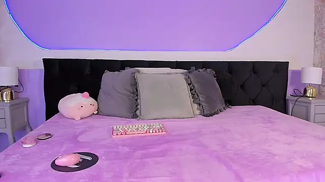 Julieta Cortes   online show from 1, 10, 2025