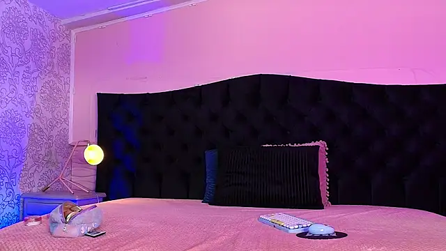 Julieta Cortes   online show from 9, 4, 2026