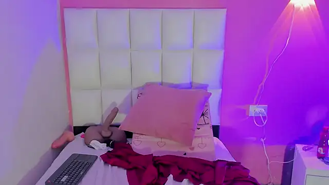 Alanna hot3 online show from 18, 4, 2026