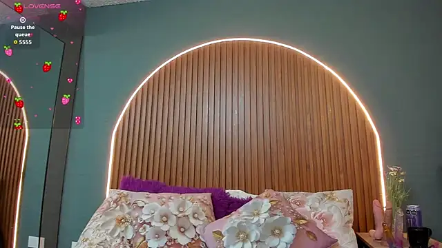 NayeCloud online show from 19, 9, 2025