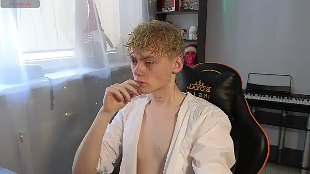 Snapshot of Keytaro chatting on 10, 3, 2025 Keytaro online show from 10, 3, 2025