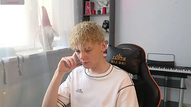 Snapshot of Keytaro chatting on 15, 3, 2025 Keytaro online show from 15, 3, 2025