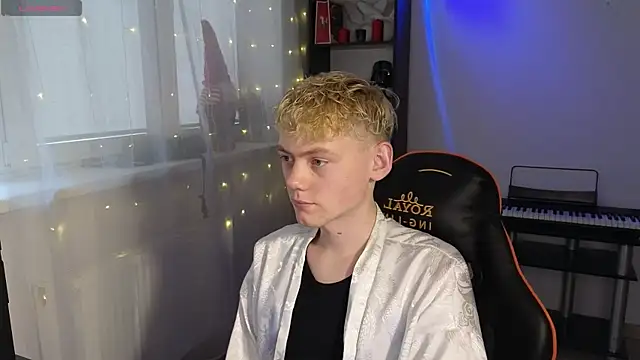 Snapshot of Keytaro chatting on 19, 3, 2025 Keytaro online show from 19, 3, 2025