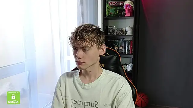 Snapshot of Keytaro chatting on 24, 9, 2025 Keytaro online show from 24, 9, 2025