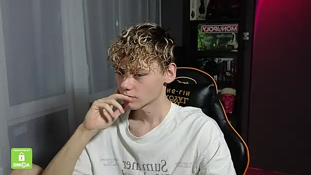 Snapshot of Keytaro chatting on 20, 10, 2025 Keytaro online show from 20, 10, 2025