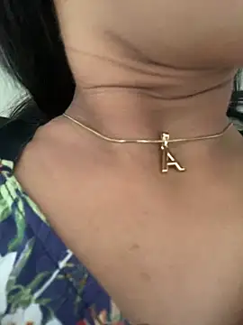 Isa little4u online show from 10, 1, 2025