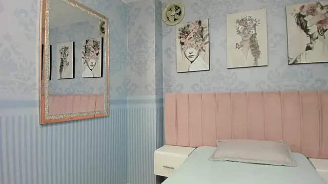 Isa little4u online show from 10, 1, 2025